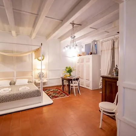Apartment Maniace