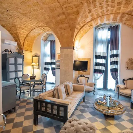 Apartment Maniace