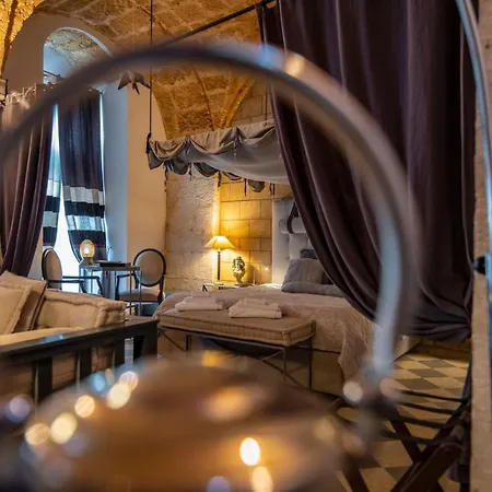 Maniace Apartment