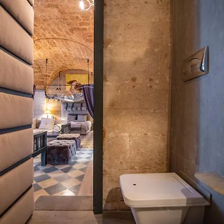 Apartment Maniace
