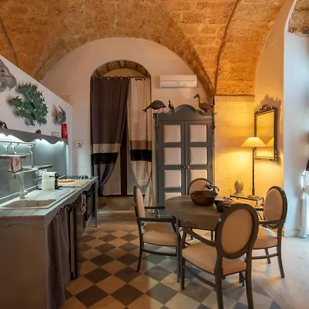 Apartment Maniace