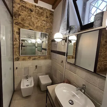 Maniace Apartment
