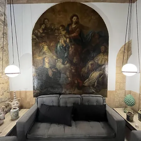 Maniace Apartment *
