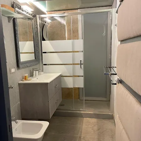 Apartament Maniace *