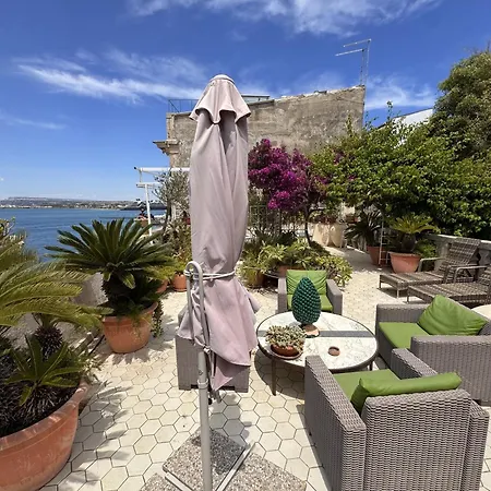 Maniace Terrace Sea View דירה סירקוזה