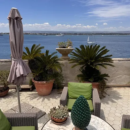 Maniace Terrace Sea View סירקוזה